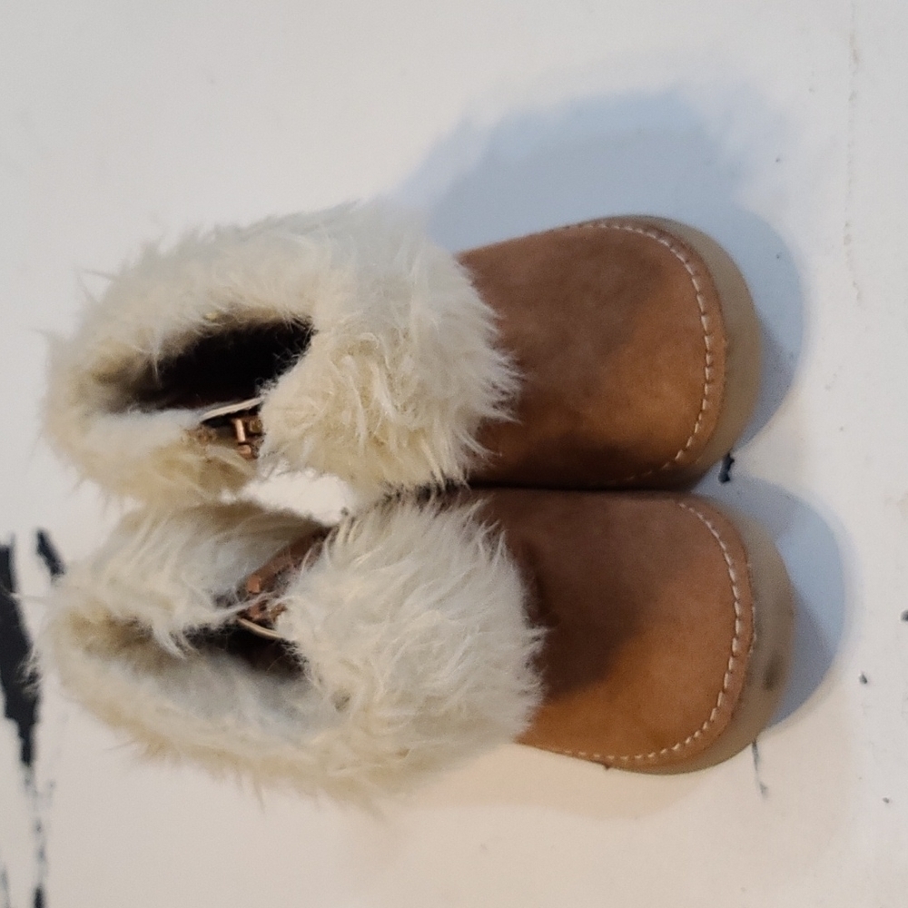 OshKosh Genuine Kids Faux Suede/Fur Trim Boots Caramel Brown Sz. 3 EUC